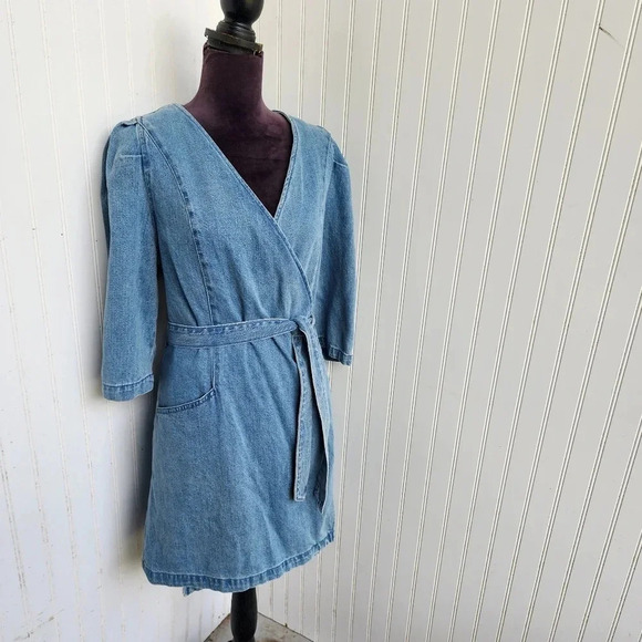 NWT $36 Universal Thread Womans Puff 3/4 Sleeve Denim Wrap Dress Light Wash MD - Picture 16 of 16